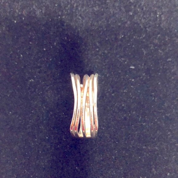 Jewelry - Simple and sophisticated piece Sterling silver ring